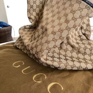 Gucci large tote in perfect condition